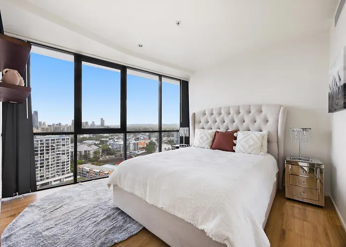 Surfers Paradise Stunning Getaway With Ocean And River Views